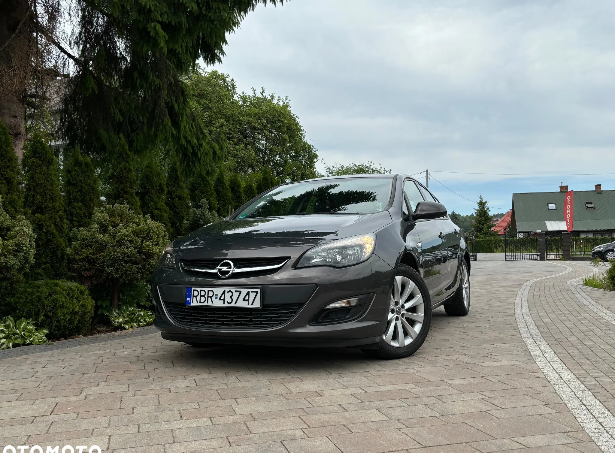 samochody osobowe Opel Astra cena 27500 przebieg: 173500, rok produkcji 2013 z Poniatowa